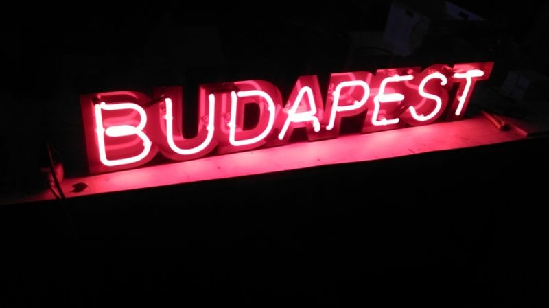 Budapest neonreklám