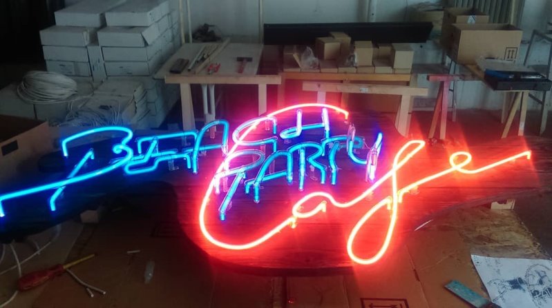 Party Cafe neonreklám