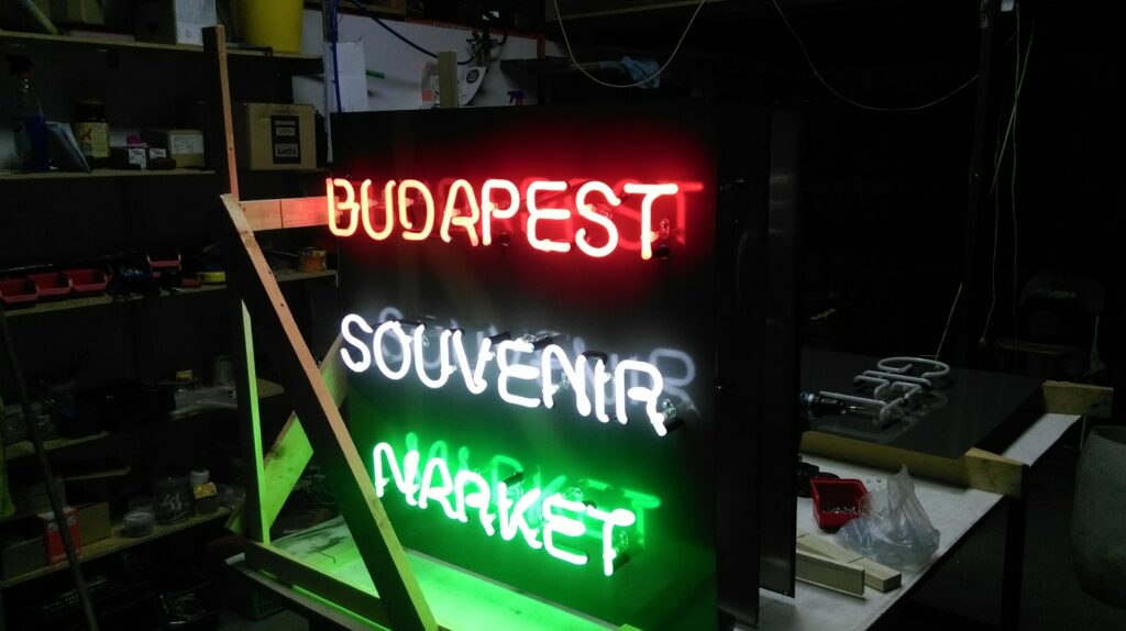 budapest-neon