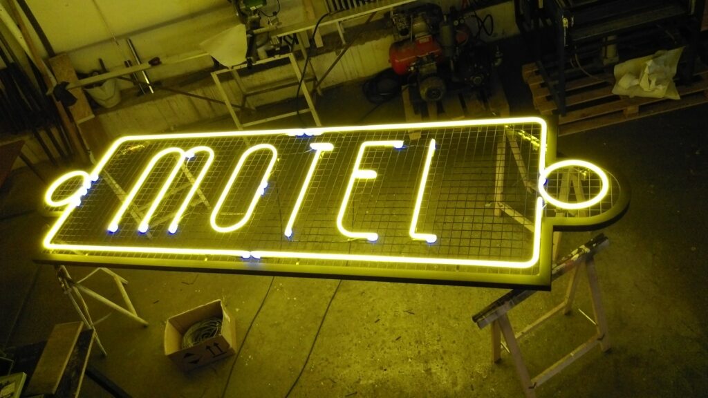 motel-neon-reklam